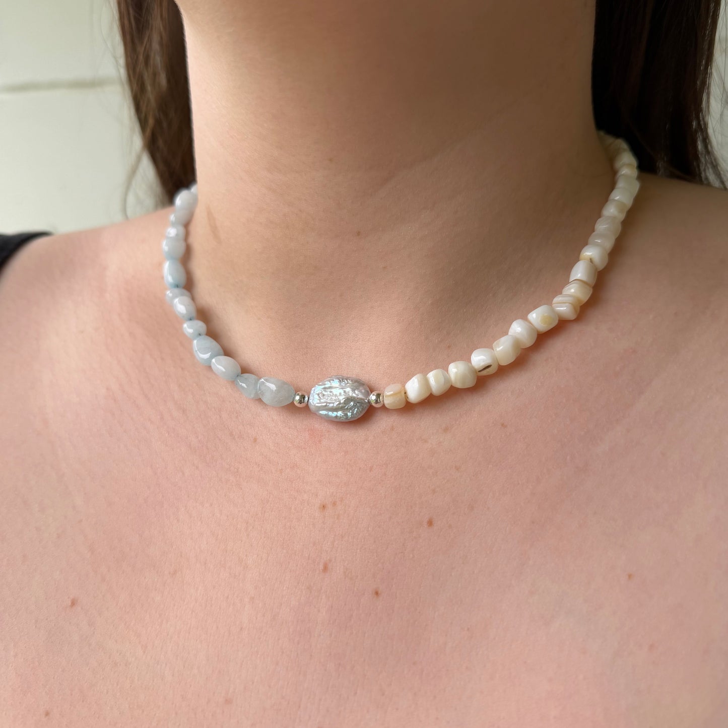 NEUTRAL PEARL NECKLACE
